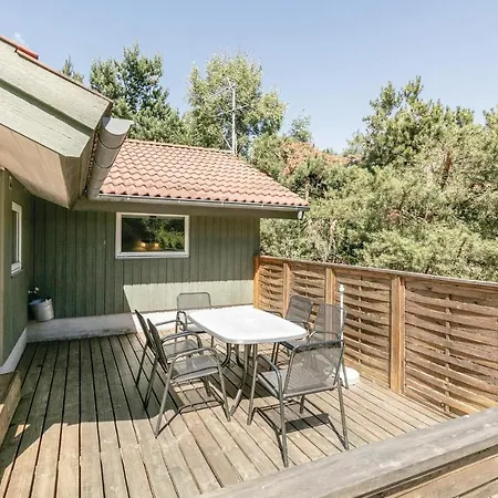 Three-bedroom In Aakirkeby Tatil Evi *