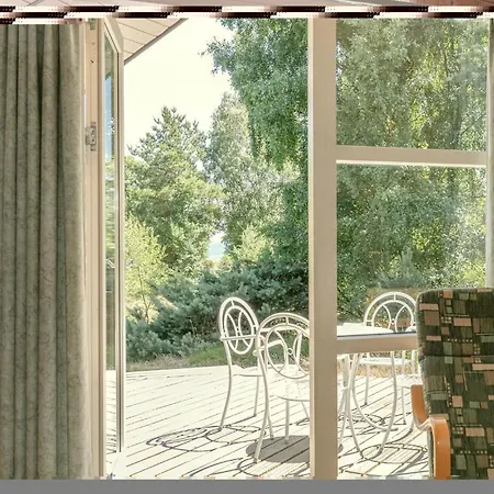 Three-bedroom In Aakirkeby