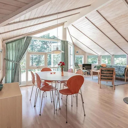 Three-bedroom In Aakirkeby * Vester Somarken