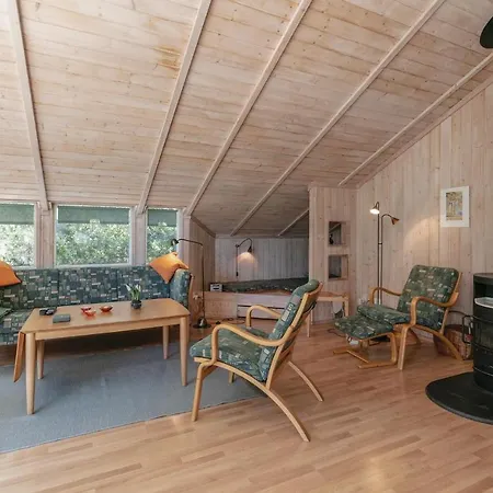 Three-bedroom In Aakirkeby Vester Somarken