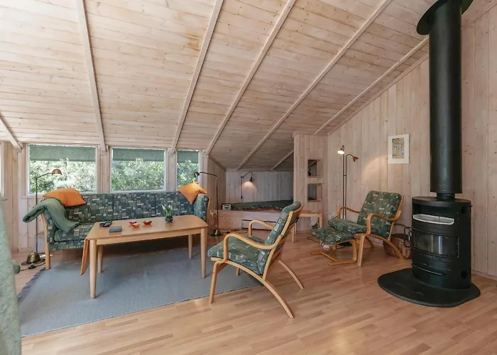 Three-bedroom In Aakirkeby Vester Somarken